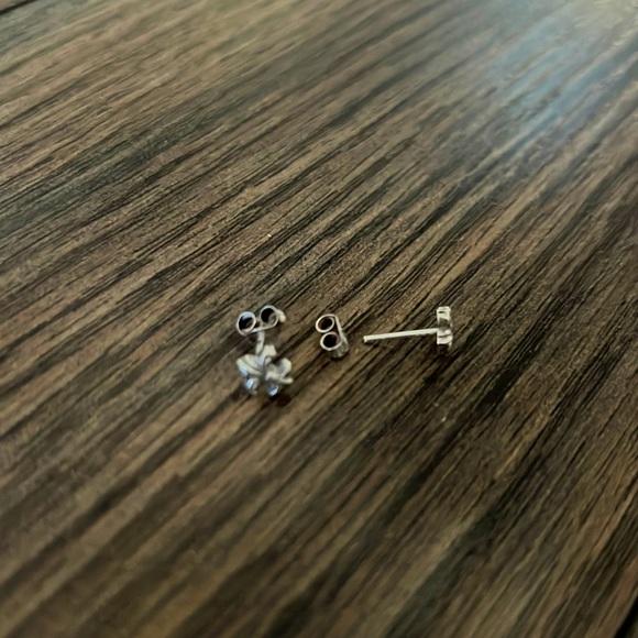 Art Deco fleur-de-lys sterling silver stud earrings - Picture 2 of 4